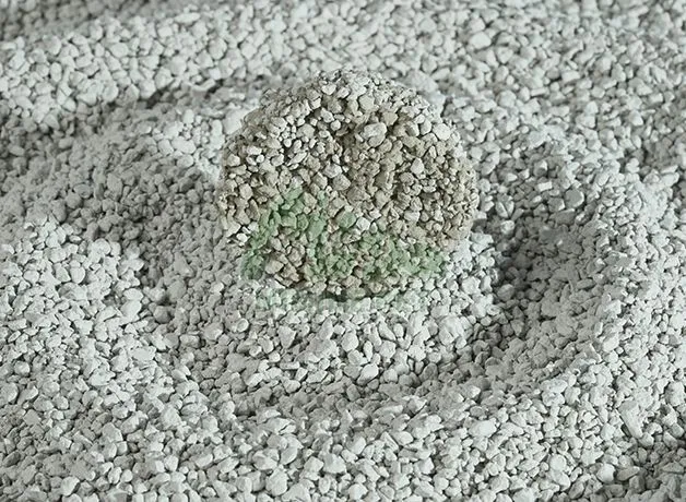 Broken Bentonite Cat Litter