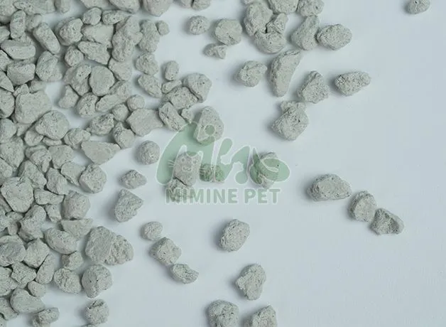 Broken Bentonite Cat Litter
