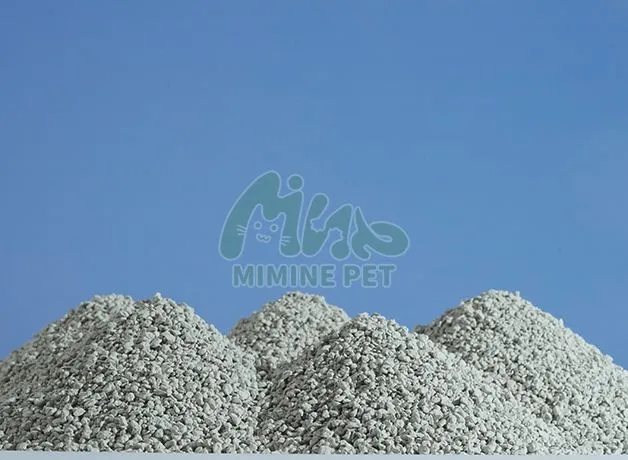 Broken Bentonite Cat Litter