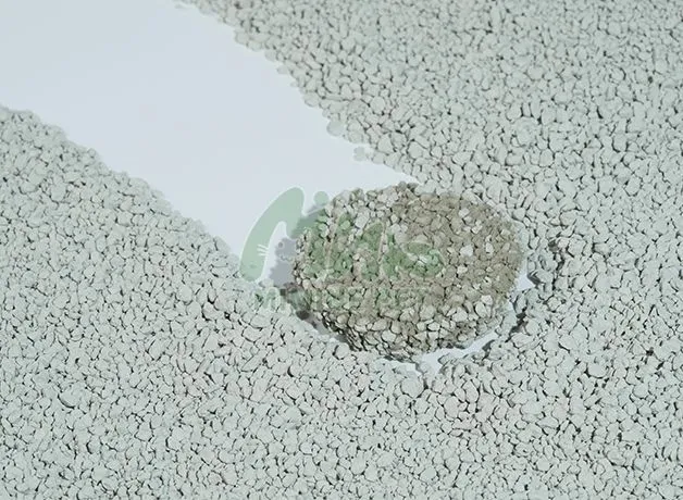 Broken Bentonite Cat Litter